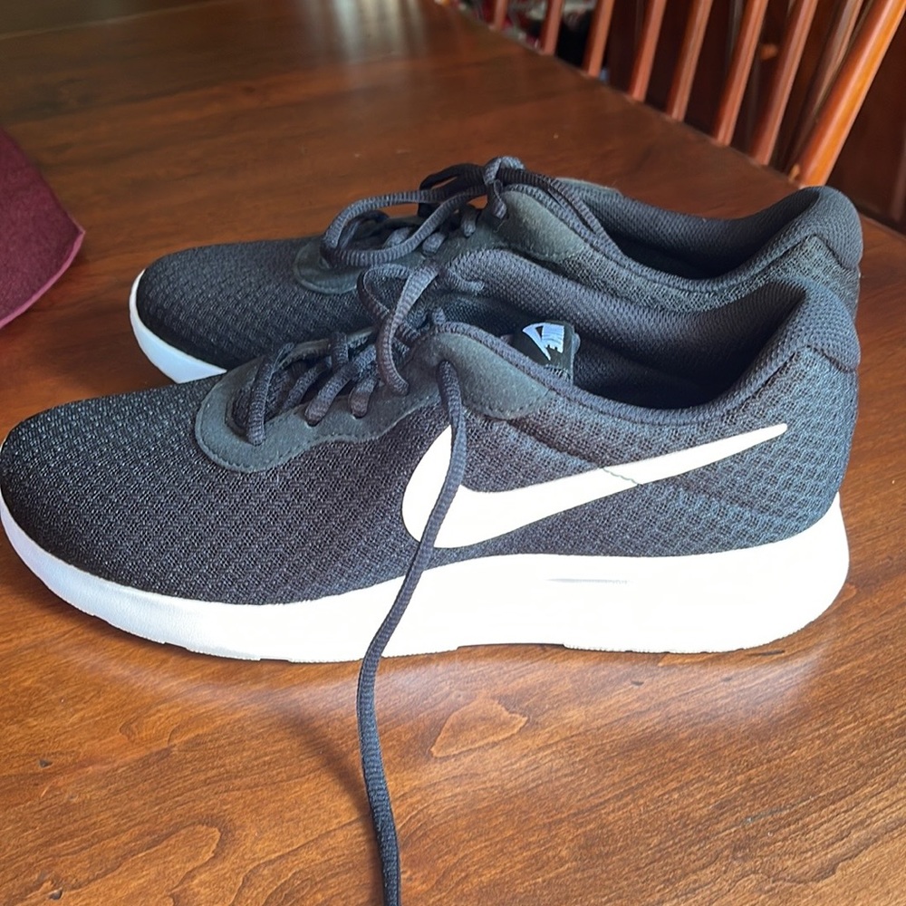 Nike shoes EUC size 9 - Picture 6 of 12